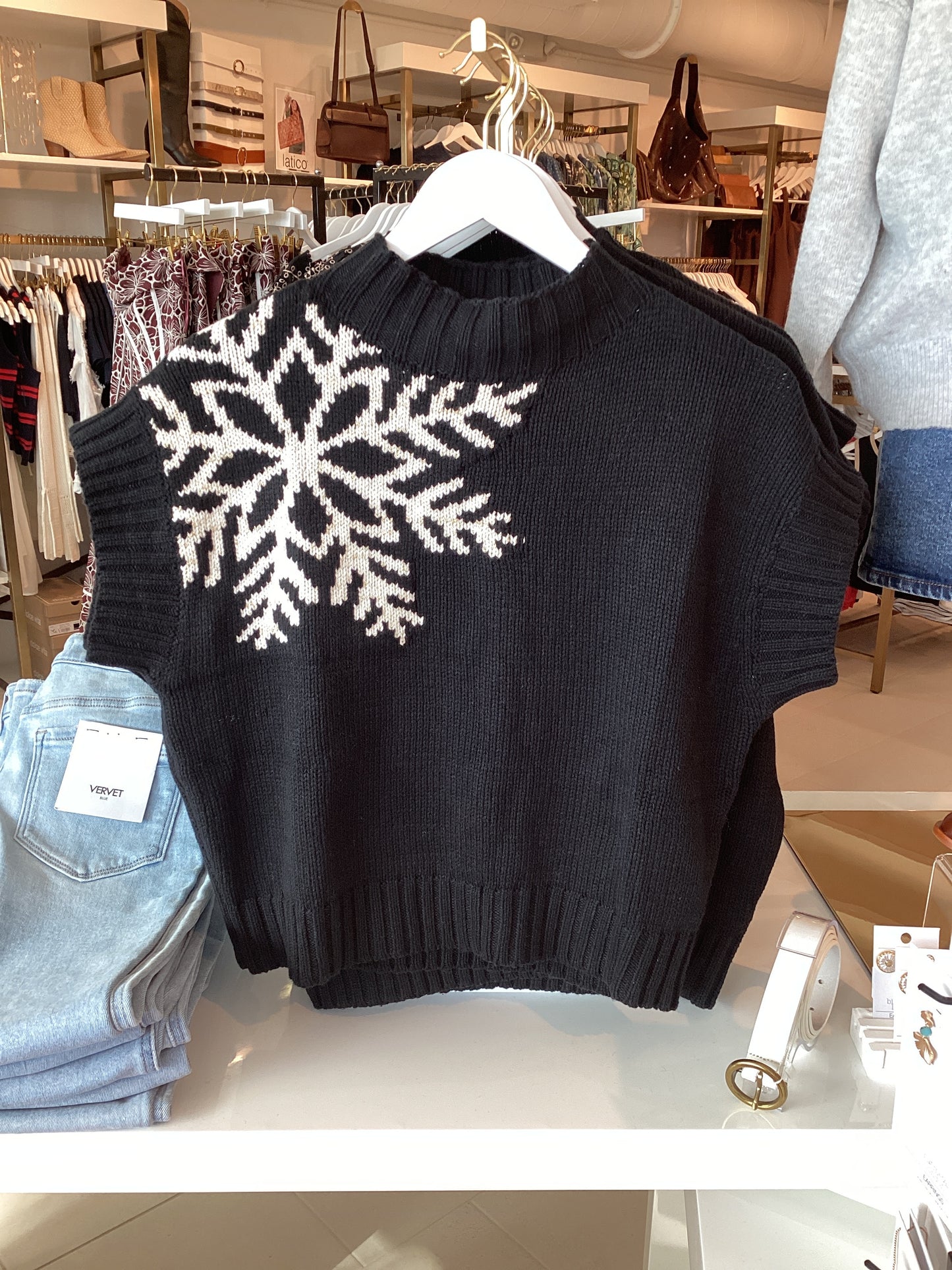 SnowFlake Mock-neck Short Sleeve Sweater